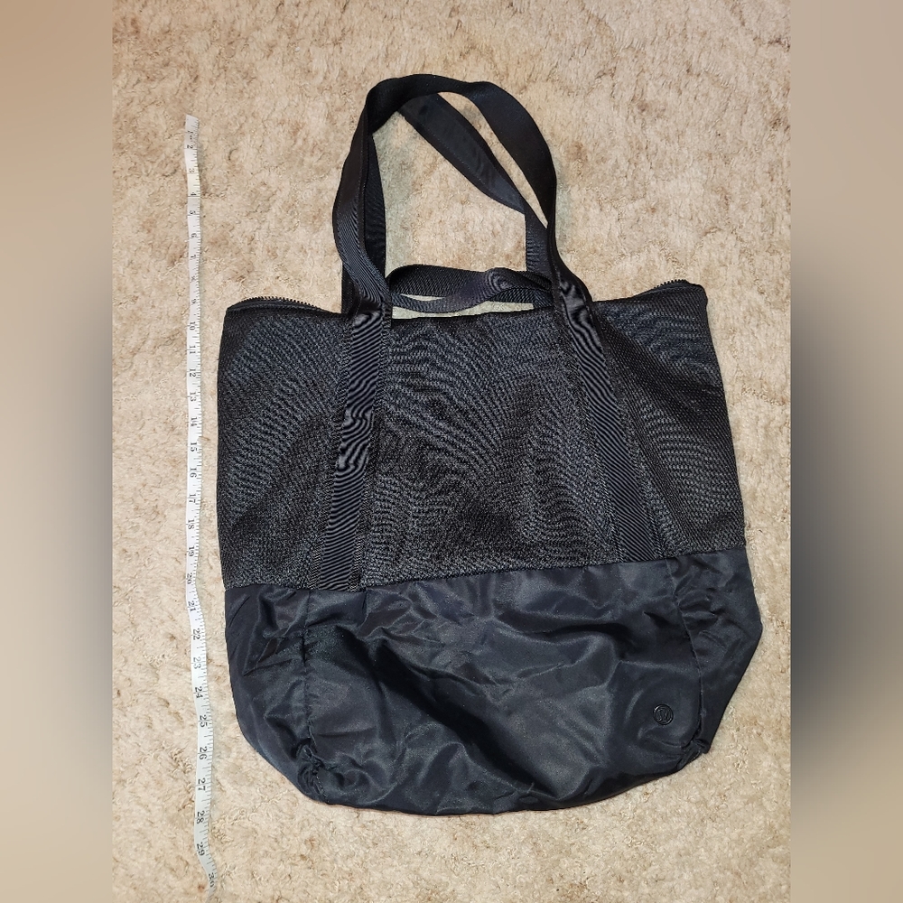 lululemon workout tote